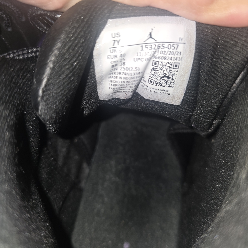 Jordan Retro 12 in Black and Purple - Picture 5 of 9